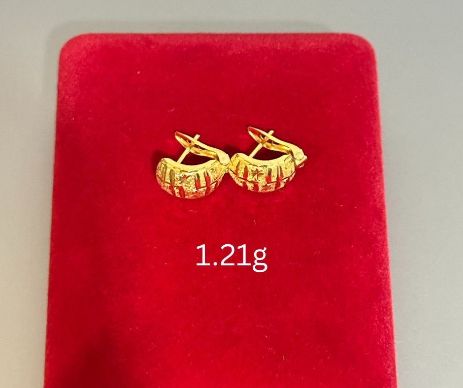 18k Saudi Gold Clip Earrings