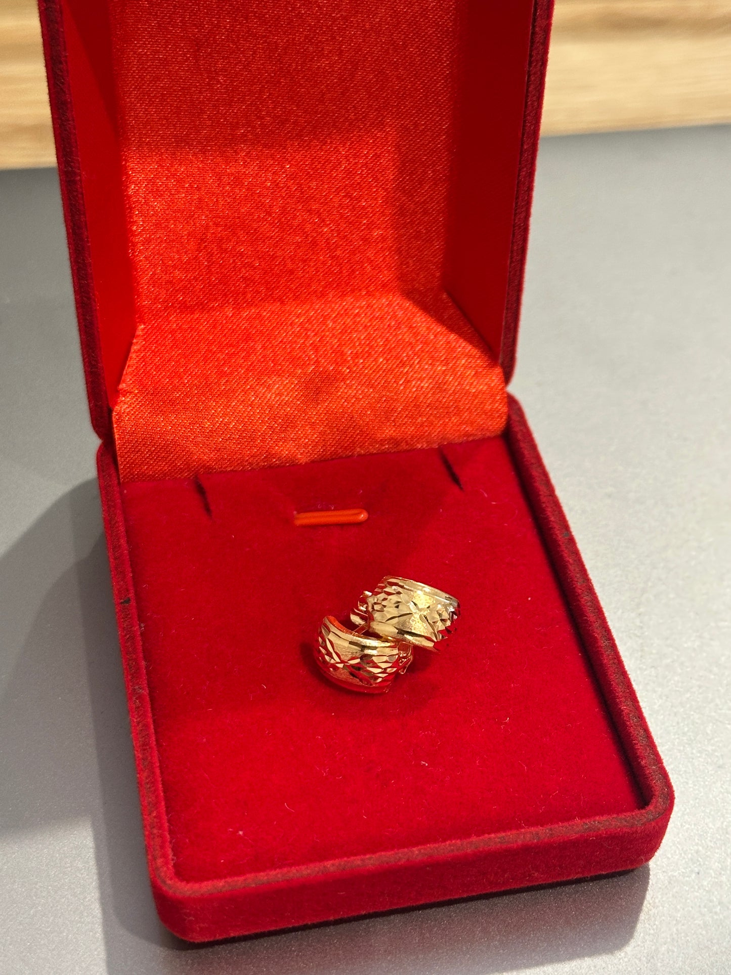 18k Gold Clip Earrings