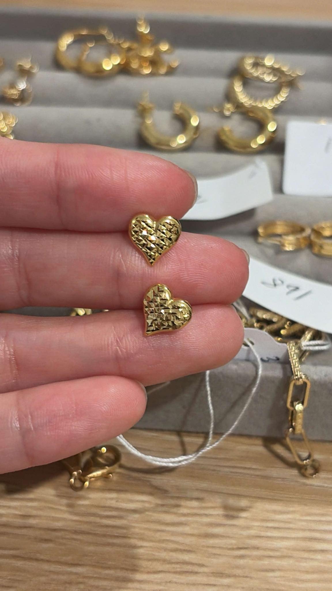 18k heart stud