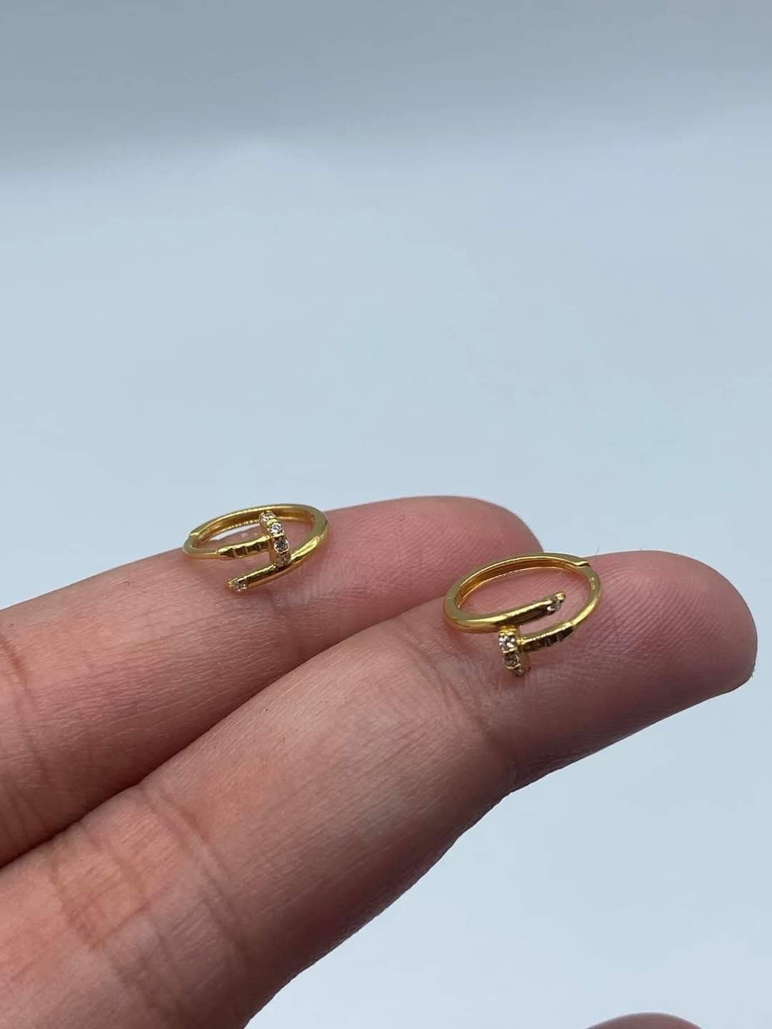 18k Nail Huggies
