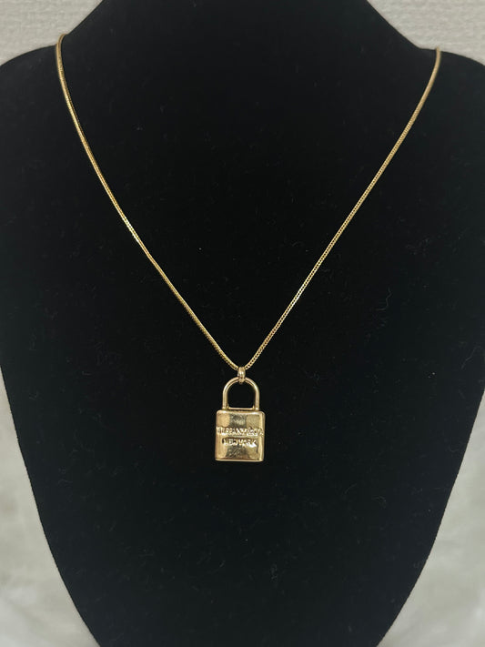 18k SD Tiffany lock pendant necklace (18")