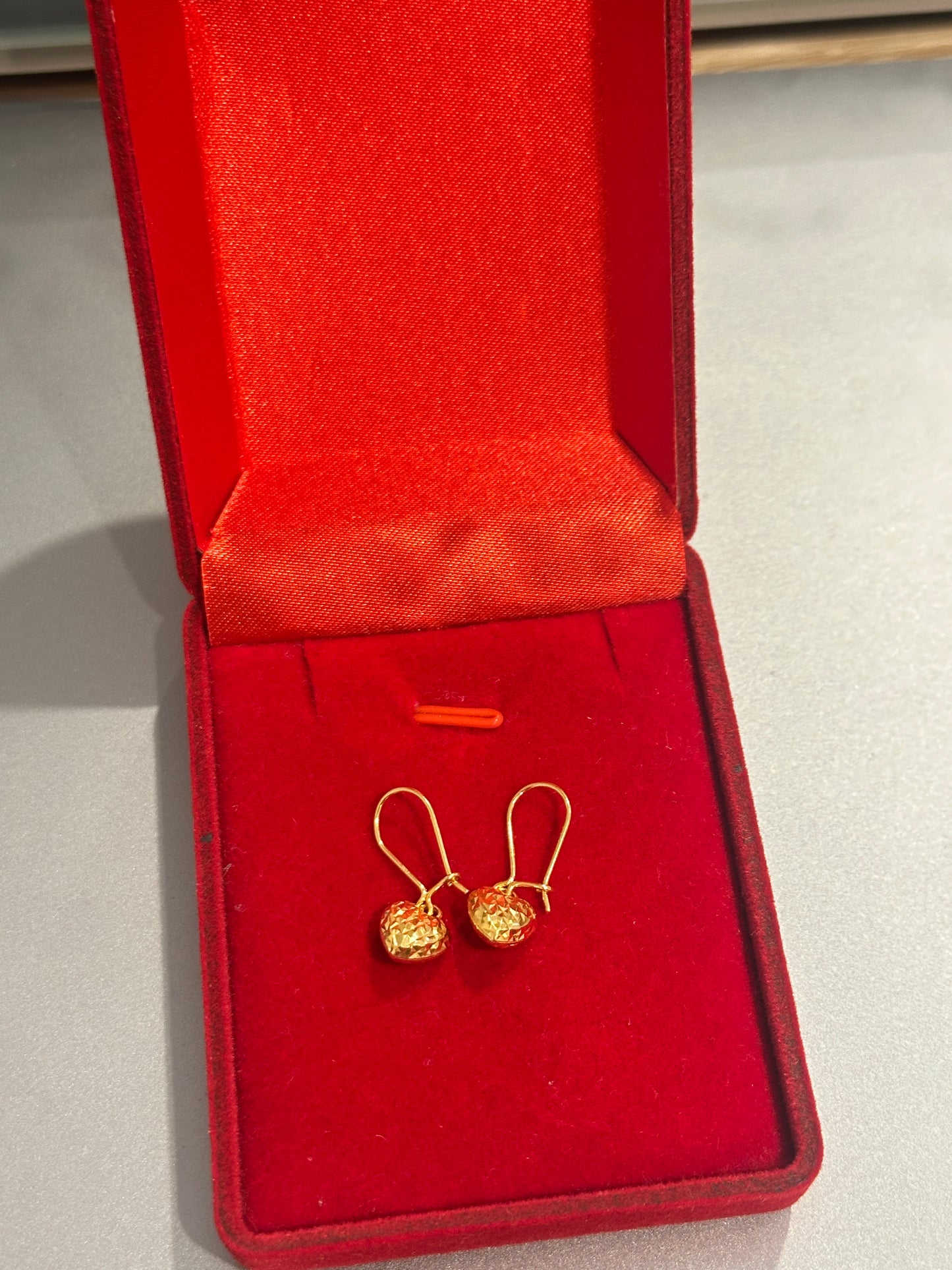 18k Saudi Gold Heart Drop Earrings