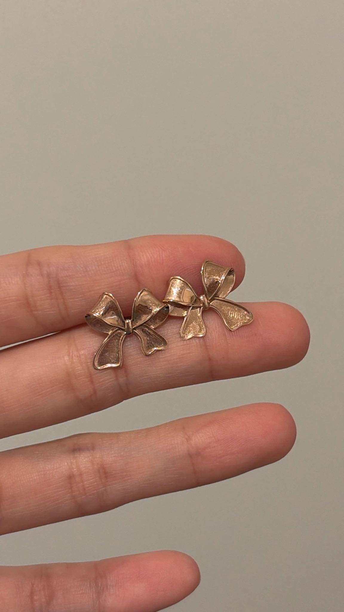 18k Ribbon Earrings