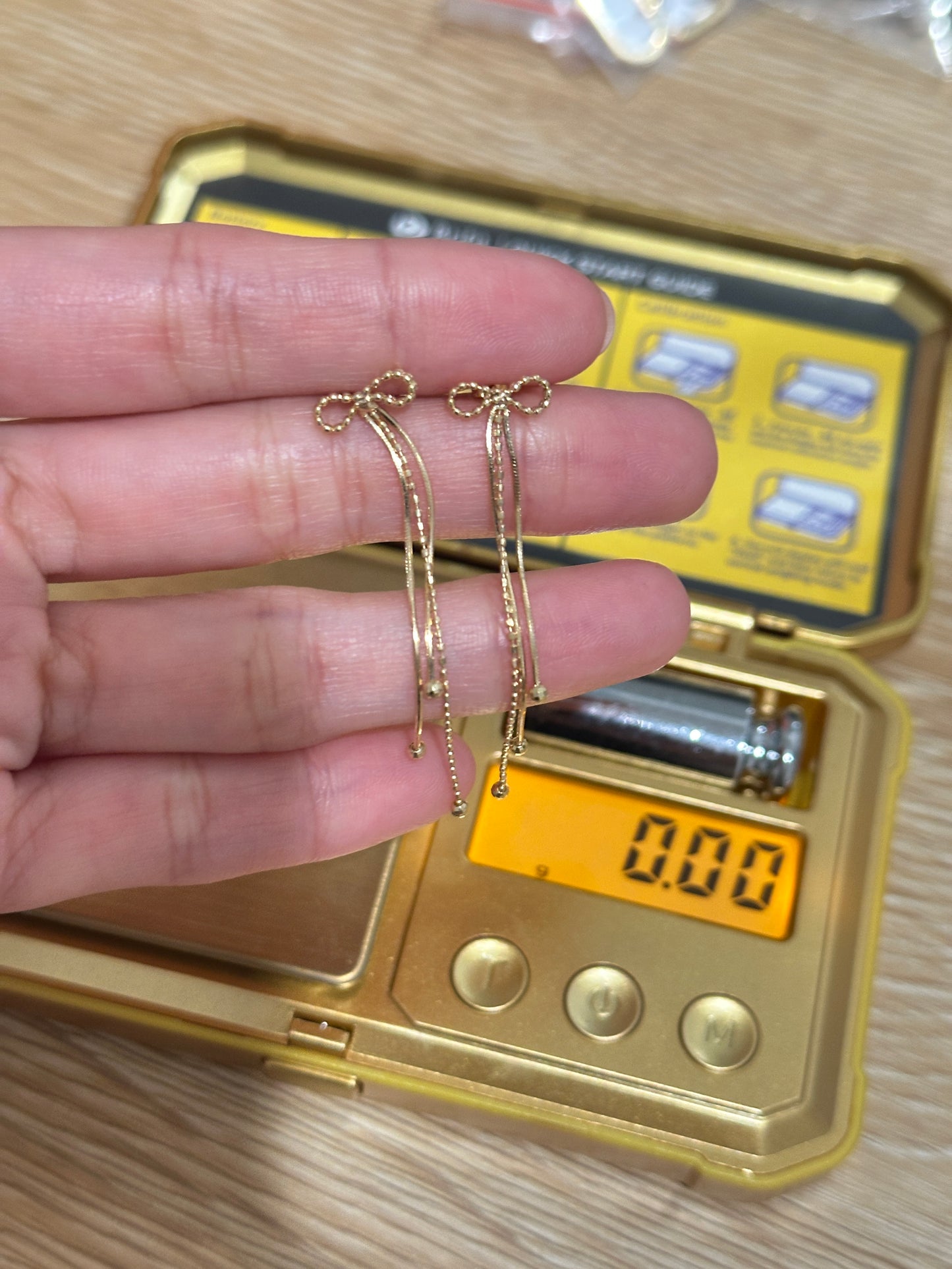 18k ribbon earrings